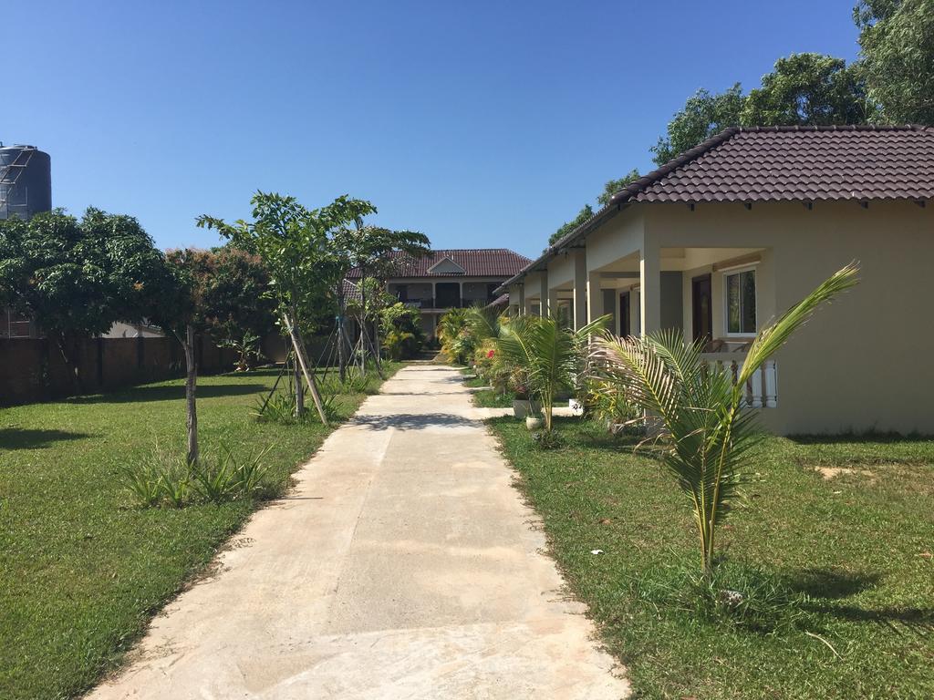 Отель The Moonflower Bungalow Сиануквиль Экстерьер фото