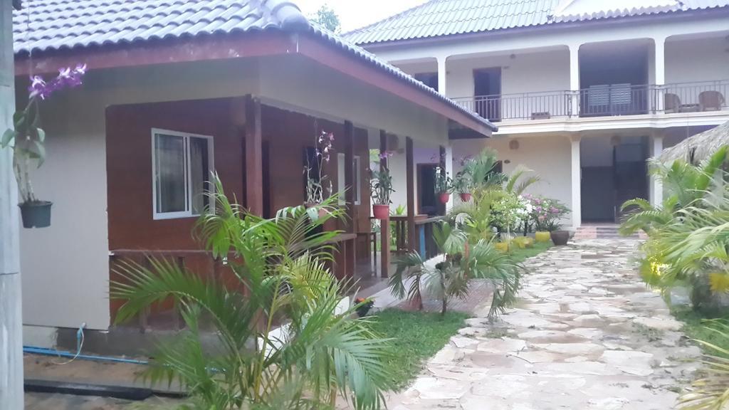 Отель The Moonflower Bungalow Сиануквиль Экстерьер фото