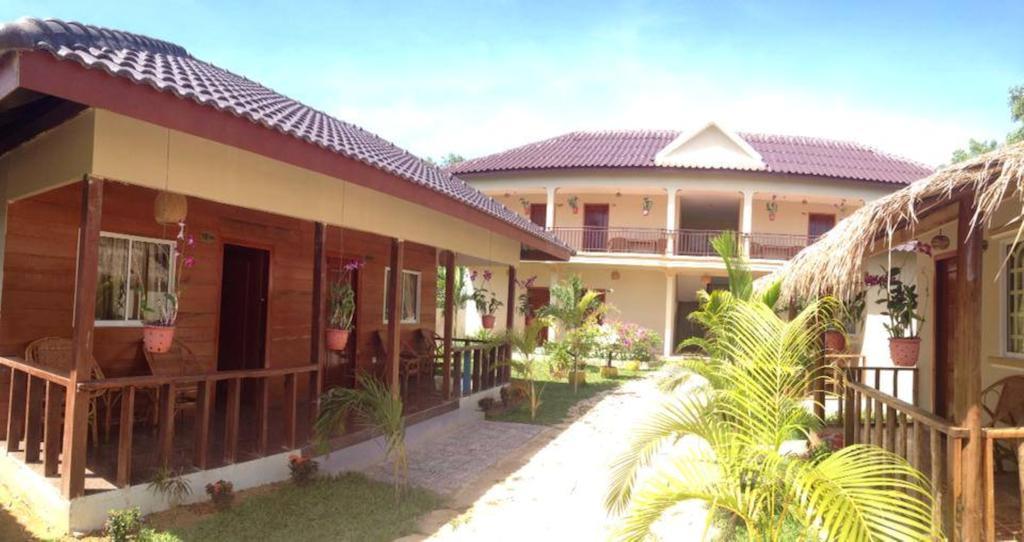 Отель The Moonflower Bungalow Сиануквиль Экстерьер фото