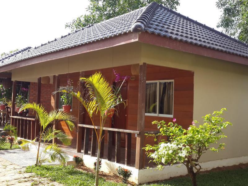 Отель The Moonflower Bungalow Сиануквиль Экстерьер фото